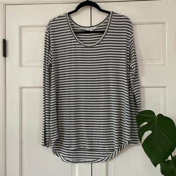 Banana Republic Luxespun Gray Grey White Striped Long Sleeve Curved Hem Modal‎ - Picture 1 of 4